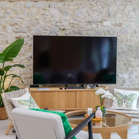 Extra Spacious Modern Hub Center Appartement *