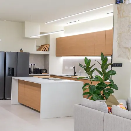 Extra Spacious Modern Hub Center Appartement