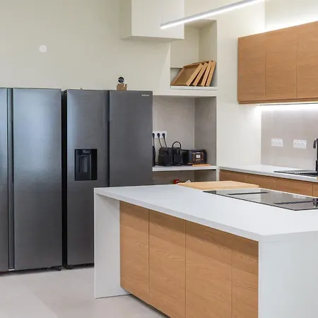 Extra Spacious Modern Hub Center ニース