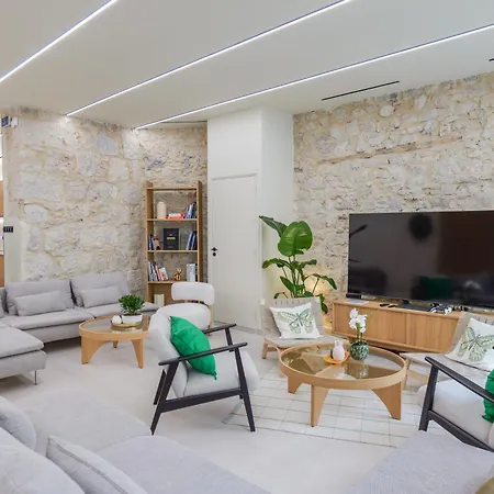 Extra Spacious Modern Hub Center * ニース