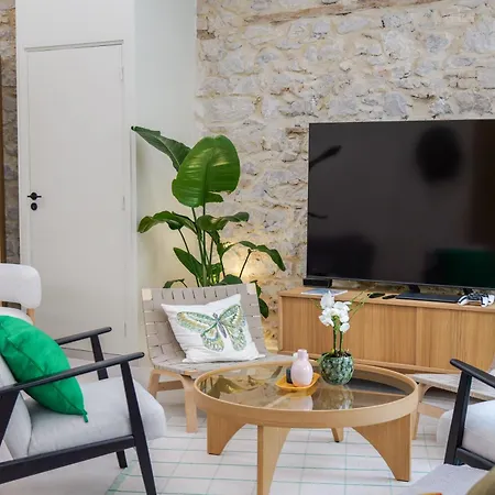 Apartmán Extra Spacious Modern Hub Center