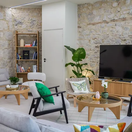 Extra Spacious Modern Hub Center