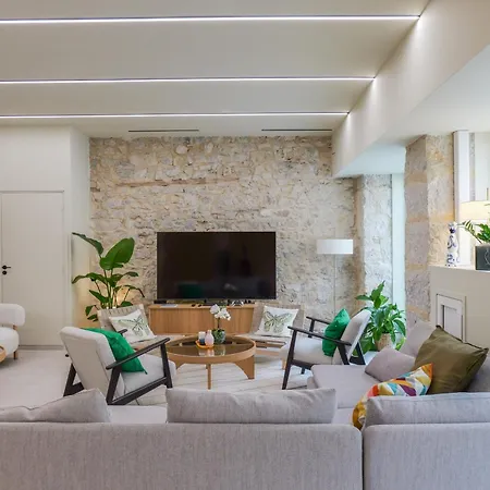 Apartmán Extra Spacious Modern Hub Center