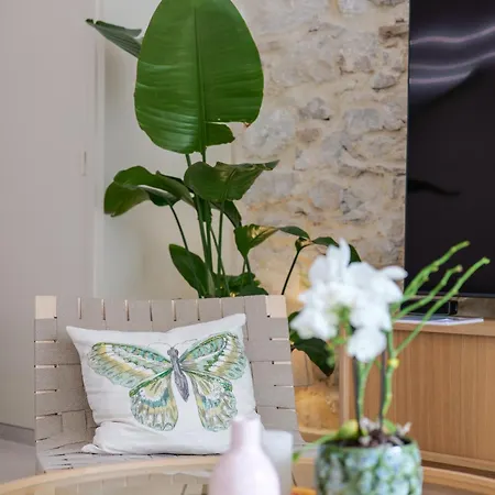 Extra Spacious Modern Hub Center