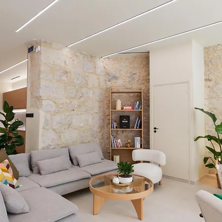 Extra Spacious Modern Hub Center