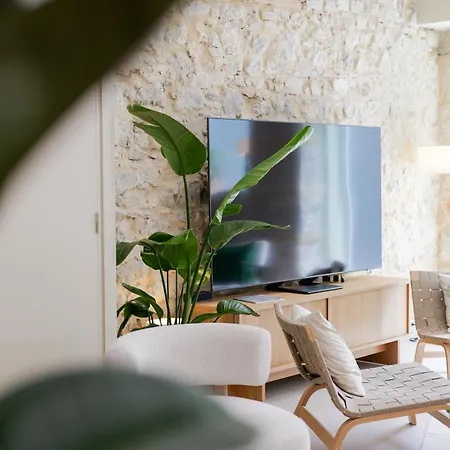 Extra Spacious Modern Hub Center