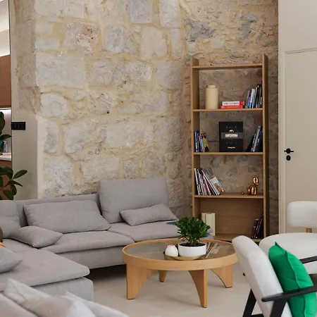 Extra Spacious Modern Hub Center Apartmán *