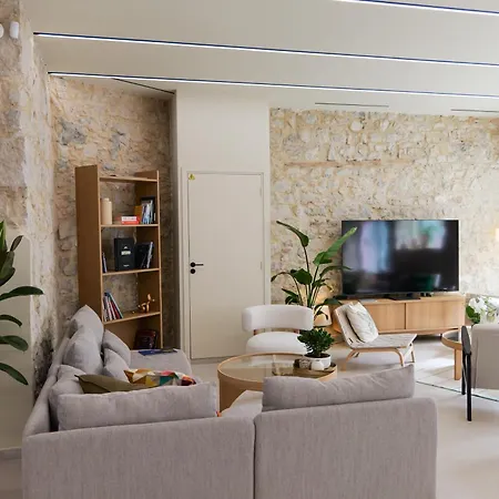 Extra Spacious Modern Hub Center Apartmán *