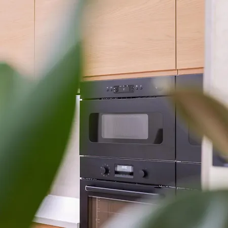 Extra Spacious Modern Hub Center *