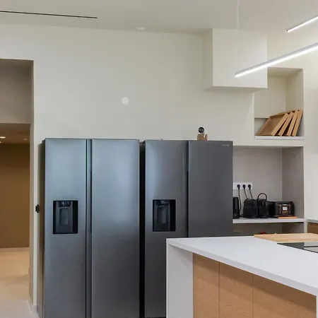 Apartmán Extra Spacious Modern Hub Center