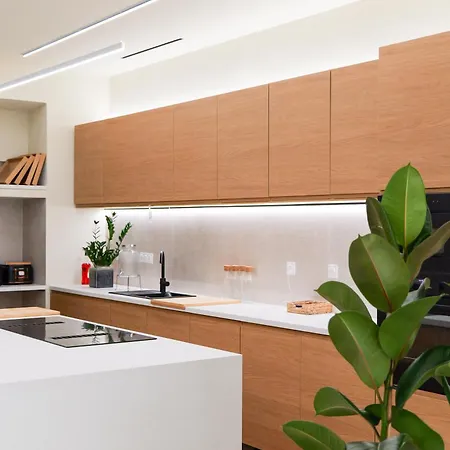 Extra Spacious Modern Hub Center