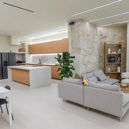 Extra Spacious Modern Hub Center アパート *