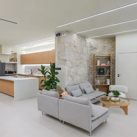 Extra Spacious Modern Hub Center