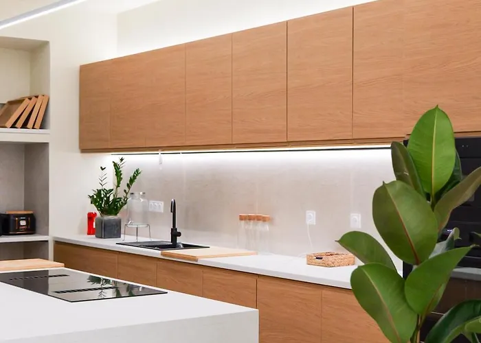 Extra Spacious Modern Hub Center