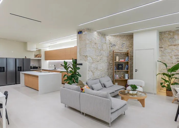 Extra Spacious Modern Hub Center