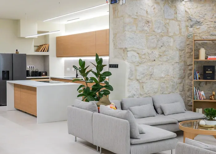 Extra Spacious Modern Hub Center Apartmán