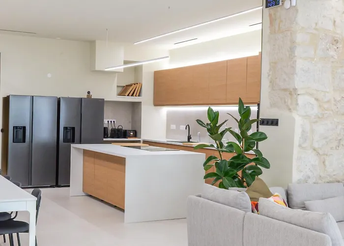 Extra Spacious Modern Hub Center Apartmán