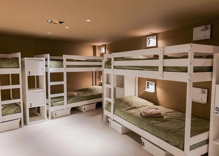 Extra Spacious Modern Hub Center Nice